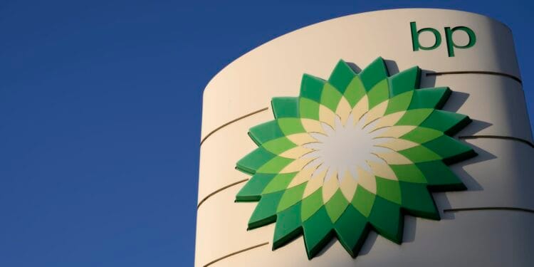 Activist Elliott builds stake in oil main BP, supply says
