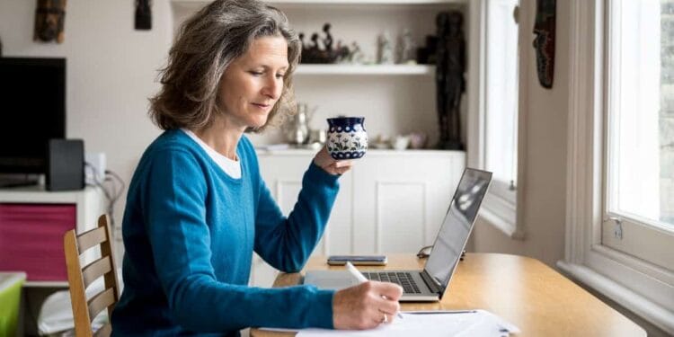 With a spare £3,000, right here’s how a brand new investor might begin shopping for shares