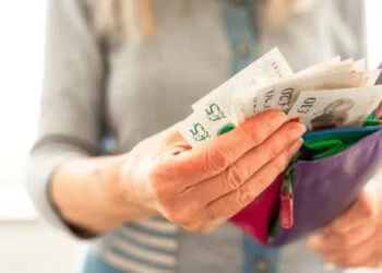 Investing this a lot from 35 might generate a £1m UK shares portfolio by retirement