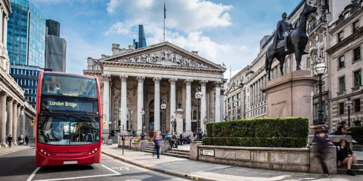 Because the FTSE 100 hits an all-time excessive, £10k invested 1 12 months in the past is now price…