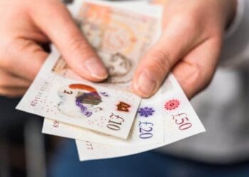 Right here’s how a lot an investor would wish to spend on Authorized & Basic shares to focus on a £1,000 passive earnings