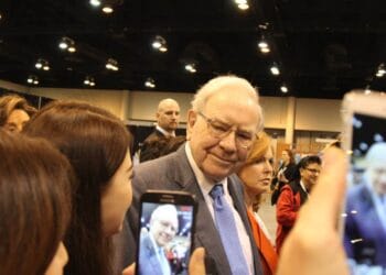 As CEO Warren Buffett steps down, ought to I purchase Berkshire Hathaway shares?