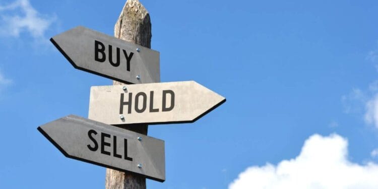 Does the hovering Rolls-Royce share value imply it is lastly time to promote?