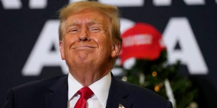 Trump points government order banning illegal debanking of conservatives, crypto firms