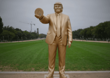Memecoiners Erect Golden Trump Bitcoin Statue Close to US Capitol