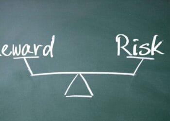 2 progress shares with P/E ratios under the FTSE 100 common
