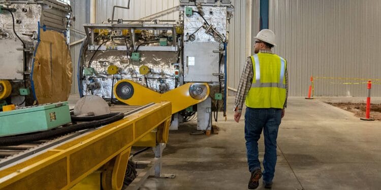 U.S. to inject $1.6 billion into uncommon earths miner for 10% stake, FT reviews