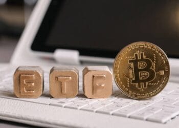 Bitcoin Spot ETFs Break 4-Week Optimistic Streak With $296M Outflow