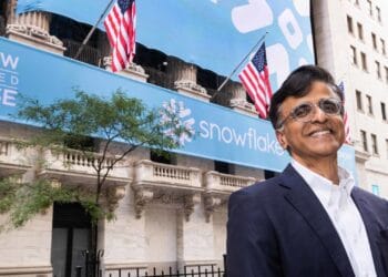 Snowflake soars 33% on earnings beat, will spend $6B on Amazon cloud