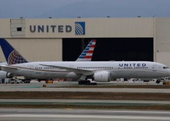 United CEO brushes off airline mergers after American rejection