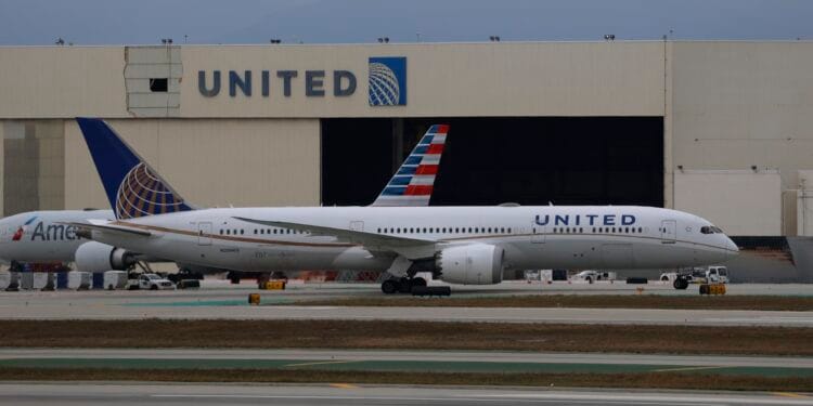 United CEO brushes off airline mergers after American rejection